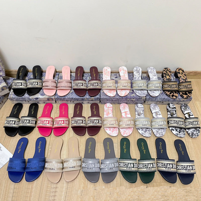 Slippers / Mules