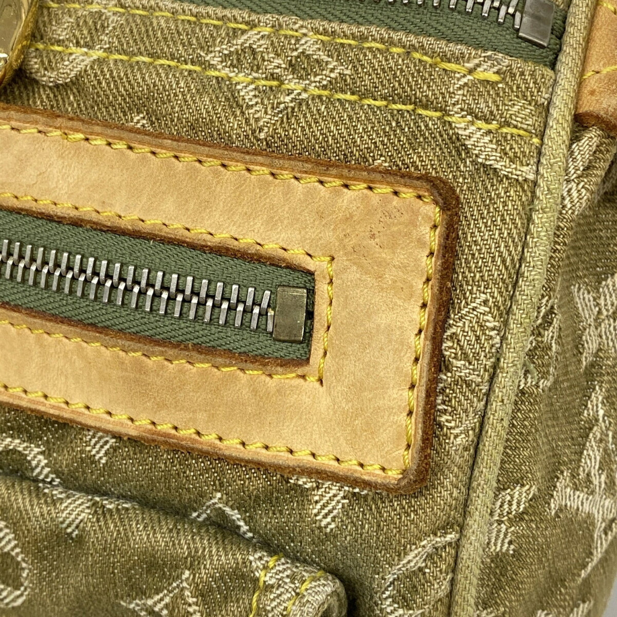 Louis Vuitton Green Handbag (Pre-Owned)
